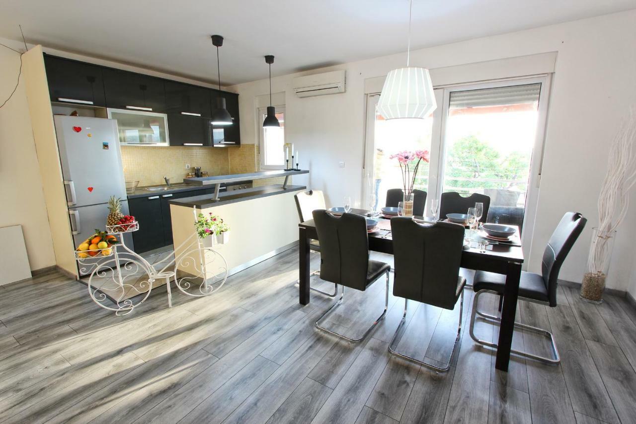 Apartment Podstrana Bagian luar foto